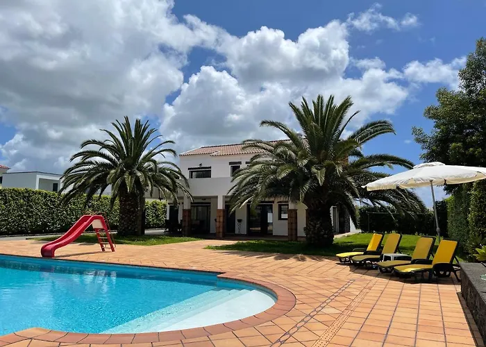 House * 蓬塔德尔加达