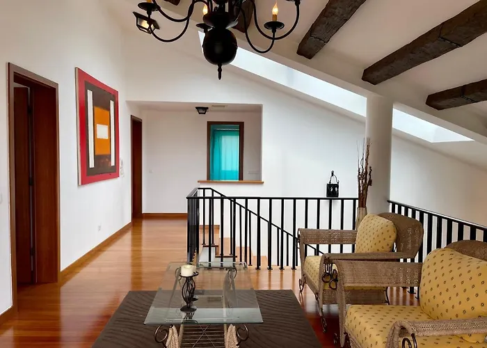 House * 蓬塔德尔加达