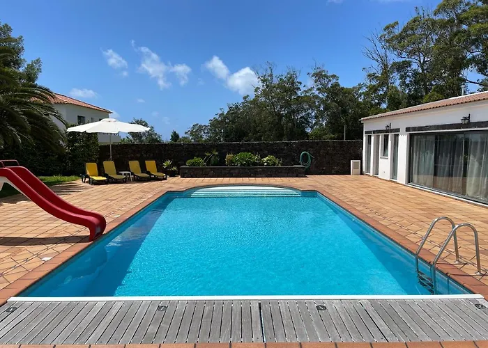 House * 蓬塔德尔加达