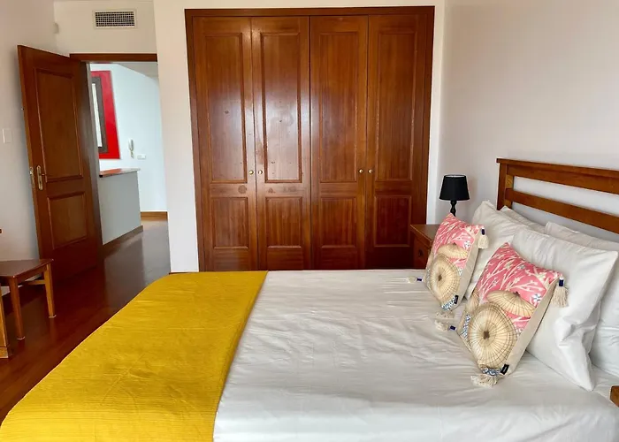 House * 蓬塔德尔加达